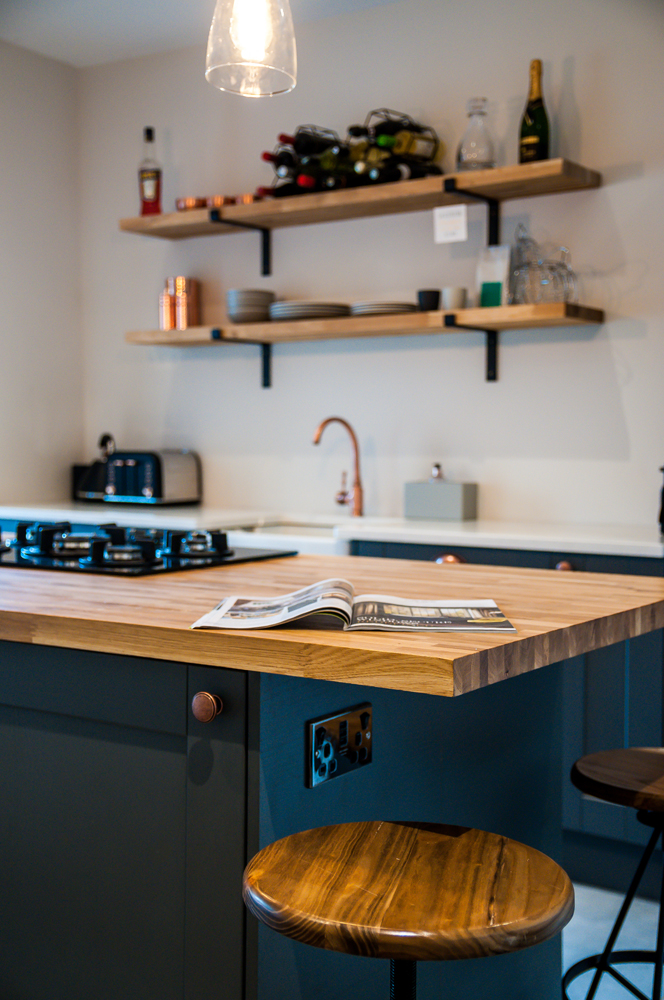 Refurbished kitchen by WJL Property